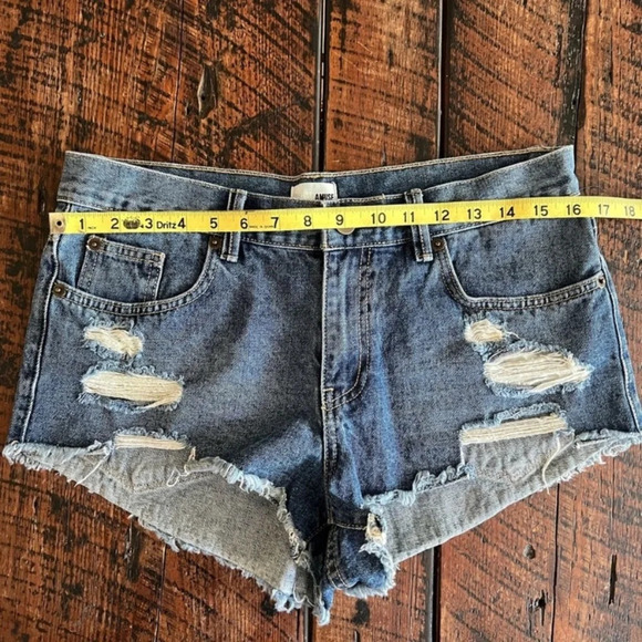 Amuse Society cut off shorts Size 28 - Picture 5 of 5
